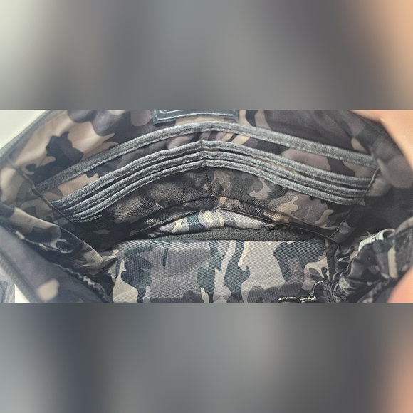 Lug Women's Flare Heather Gray Camo Interior Quilted RFID Crossbody Bag - Picture 11 of 16